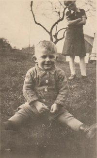 Günther, aged two, in front of the apple-tree