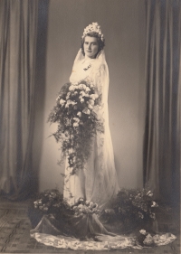 Nevěsta Věra Fikrová