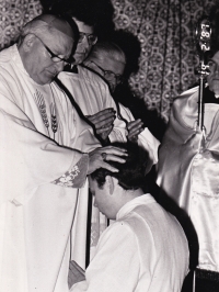 Zdeněk Pluhař / ordination / ordinating bishop Josef Vrana / Olomouc 1987