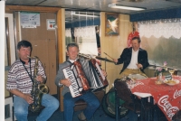 Pamětník (bicí) s kapelou v Německu kolem roku 2000.