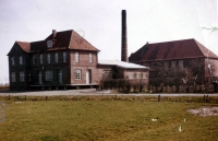 Továrna v Chuchelné, kde pamětnice pracovala