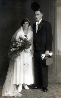 Wedding of the witness´s parents, Adéla and Alois Janíks in 1932