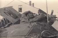 Běloves - SS self-propelled artillery gun with a dead crew member