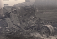 Běloves - zničený sovětský muniční vůz u české celnice