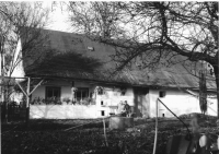 The homestead in Městská Habrová 731 with the grandparents, November 1974.