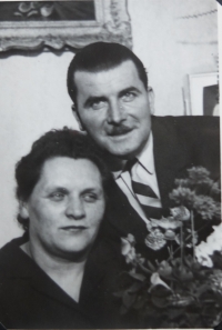 Otec Tibor s mamou Jarmilou na oslave Tiborovej 50-ky