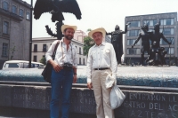 Lubomír s ředitelem NM Milanem Stloukalem v Mexiku. 1993
