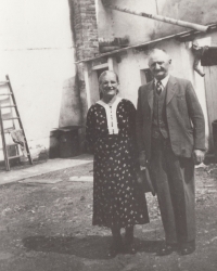 Parents photographed at the native house in Horosedly, date unknown