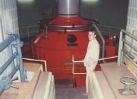 Luděk Půlpitel u čerpadlové turbíny v elektrárně Dalešice, asi rok 1991