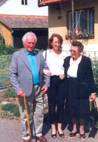Pamětnice s manželem a vnučkou Jitkou, nedatováno
