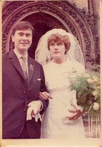 Vladimír and Bohumila Mašín in a wedding photo from the Old Town Hall, 1966