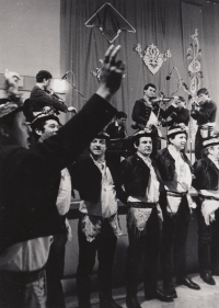 Varmuža's Cymbal Music and a men's choir from the year 1984 at the 20th anniversary of the band's founding.