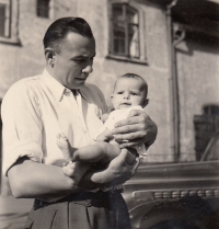 Vasil Kiš with his daughter Miroslava in 1948