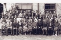 The witness in eighth grade at primary school, he is in the third row,1956