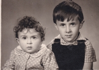 Gevorg Avetisjan and his sister Hasmik, 1963