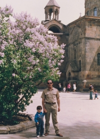 Gevorg Avetisjan with his son, Armenia, 1994