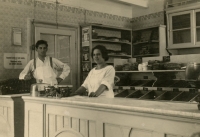Smékal's bakery, parents