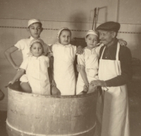 Smékal's bakery, children with grandfather