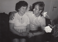 The witness meeting his mother for the first time at Christmas in Liberec in 1972