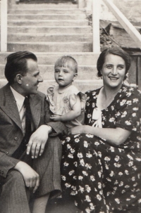 Witness' parents with their daughter Marie, ca. 1940