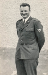 Karel Peterka během vojenské služby 