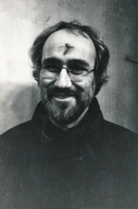 Popelec (kostel Nejsvětějšího Salvátora, březen 1998)