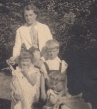 In Breslau with her mother and brothers, 1937