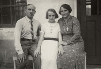 Her parents with daughter Vlasta in 1936 