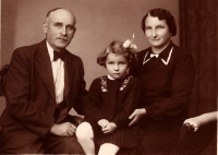Parents with daughter Marie in 1947