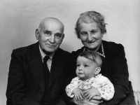 Her parents with their granddaughter Petra in 1972 