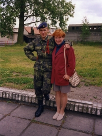 Marie Mannová with her son in Chotusice in 1997