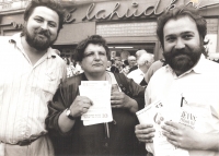 Lidová demokracie - Václav Štěpánek, (right) with Libor Jan, the head of the Brno editorial office, and dissident and actress at Divadlo na provázku Eva "Truda" Vidlářová at a pre-election meeting of the Communists, 1992