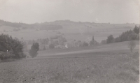 Výhled z Dědka na Babku, v údolí obce Borová a Oldřiš, cca 70. léta