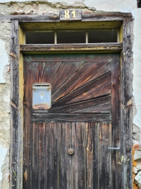 The front door of the house in Chvalsiny No. 81, where the Sýkoras lived during the war, 2021