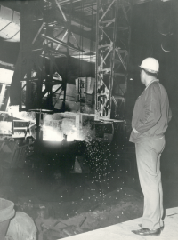 Ve vítkovické ocelárně, 1965