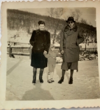 Little Arie with his parents in the Tatras