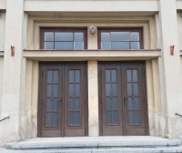 Dveře ve sboru vyrobené Františkem Brychem, Československá církev husitská, Heřmanův Městec, 1960