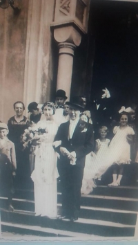 Alexander Danzinger a Kitty Gansler wedding photo, 25 August 1935, Velká Bytča synagogue 


