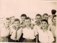 With Paľo and friends in Isreal, Paľo first from the right, Azriel Dansky second from the left, 1949 

