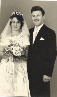 A wedding photo, Haifa, 30 August 1960
