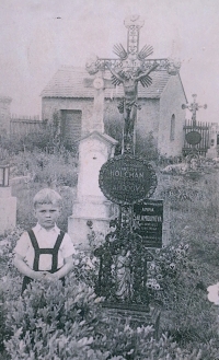 Josef Holcman at the grave of his great-great-grandfather. 1958