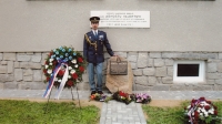 Milan Koutný at the monument to Arnošt Valenta
