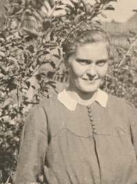 Pamětníkova matka Mária, 1946