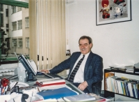 The witness at the Office of the Government in 2004