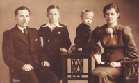 The Kaděra family. 1937