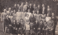 Pupils of the Lipnice school, Marie's brother Bohouš is among them.