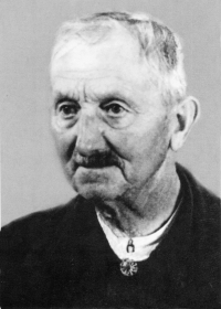 His grandfather Philipp Wurzinger, a farmer from Velíška in 1946 in Württemberg