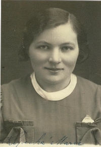 Marie Jílková, roz. Kopecká (1918–2006), tchyně pamětnice, 30. léta