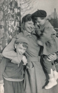 Richard Stára with mother Růžena and brother Jaroslav, Prague 1958