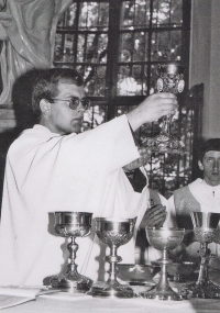 Mons. Václav Slouk celebrating the first Mass, 1983